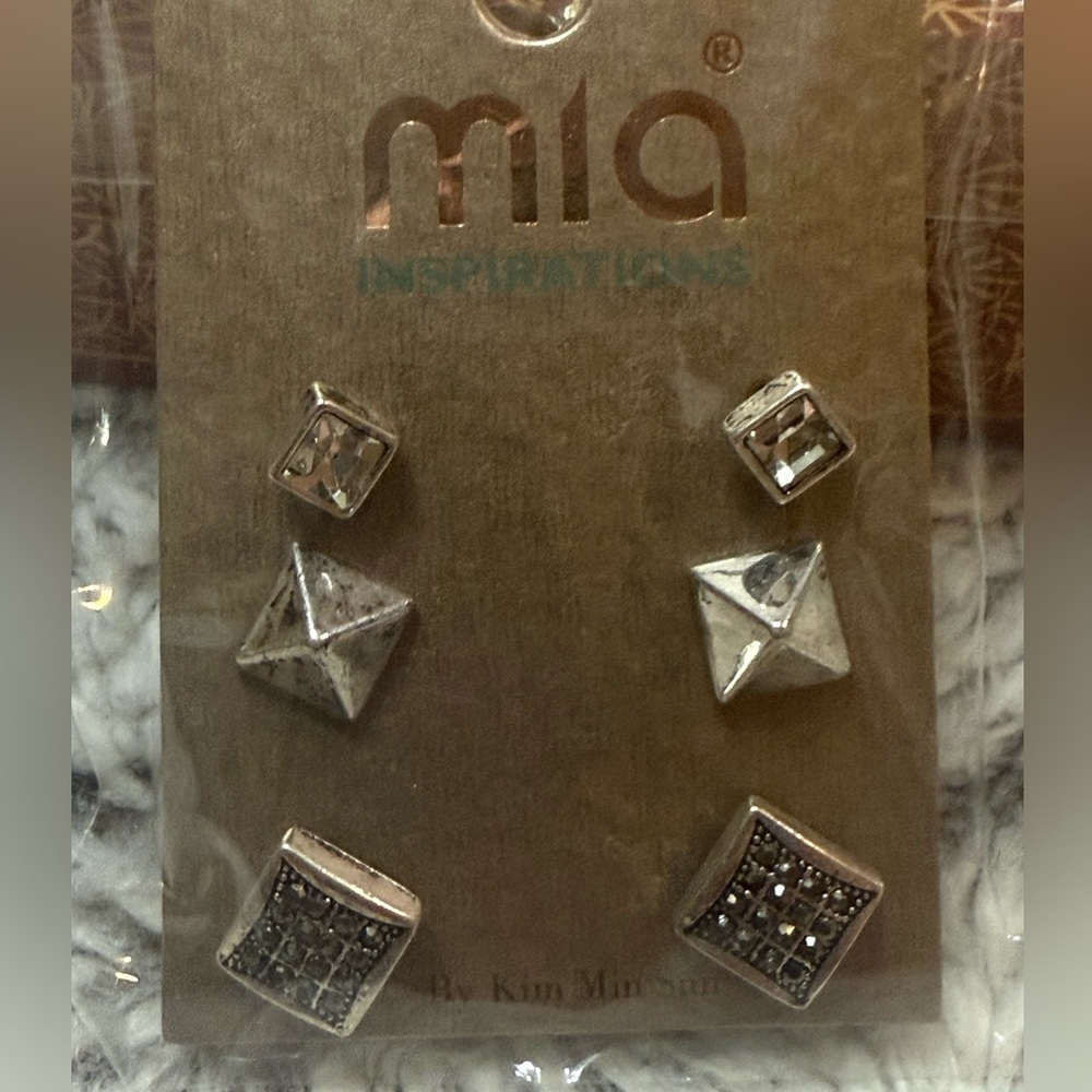 NWT Mia Inspirations Silver Stud Earrings Set